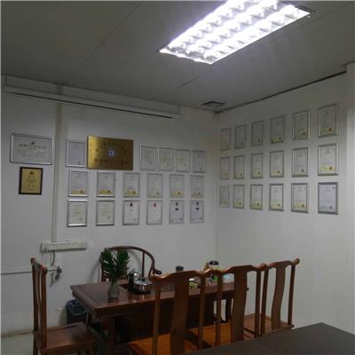 我们挂的是专利相片墙，别人是相片墙，我们追求不断创新