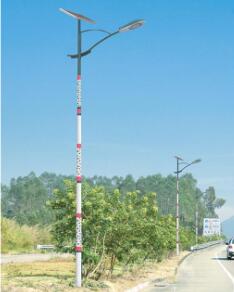 太陽能路燈與市電照明路燈誰更適合農(nóng)村道路