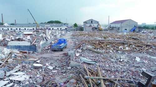 专业承揽高跨度钢结构工程拆除，废旧厂房拆除，工厂设备报废处理