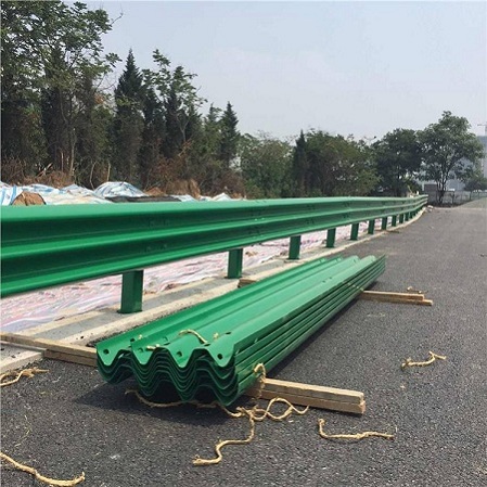 高州雙波護(hù)欄供應(yīng) 國標(biāo)鍍鋅量護(hù)欄 深圳寶安道路防撞護(hù)欄定制原始圖片3