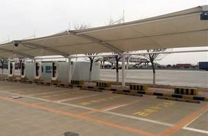 湖北公交車站膜結(jié)構(gòu)公司 宜昌公交車站充電樁膜結(jié)構(gòu)車棚原始圖片3