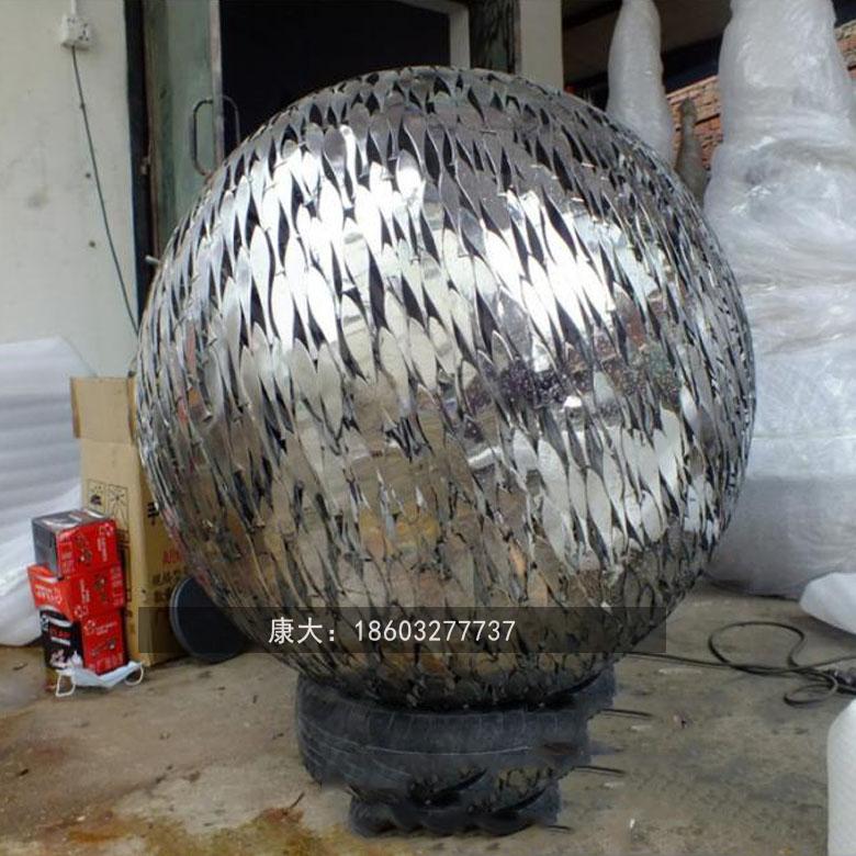 廠家制作大型不銹鋼鏤空球雕塑空心球雕塑