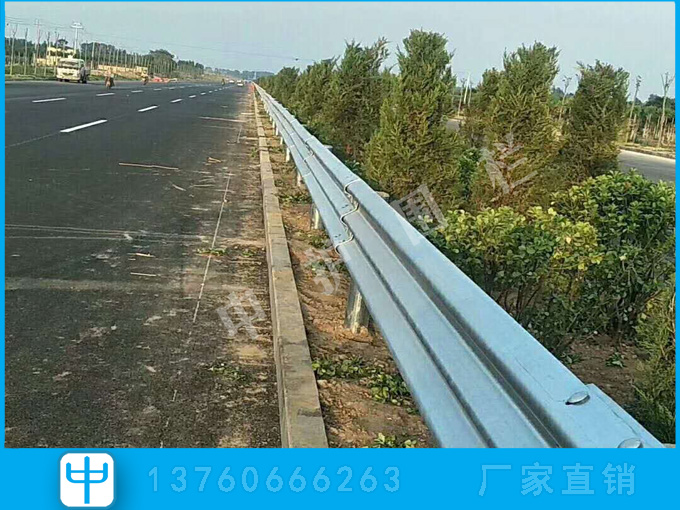 文昌公路波形梁護(hù)欄C級(jí)立柱 鄉(xiāng)村道路三波護(hù)欄