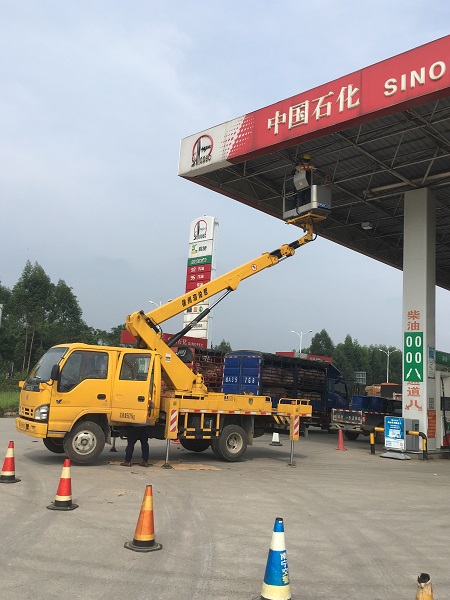 港口路燈車租賃安全帶使用要求